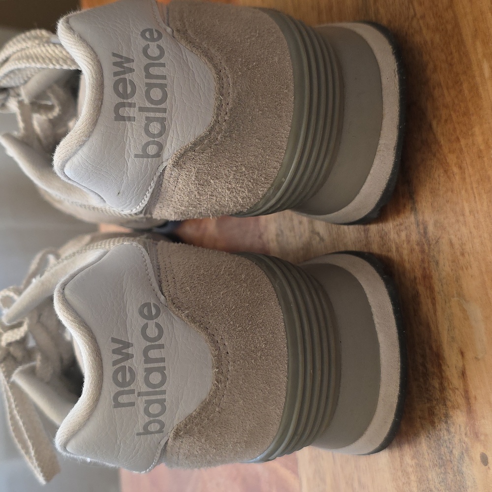 New Balance Cream and White Sneakers. Size 8 Men / 9.5 Women - Picture 2 of 9
